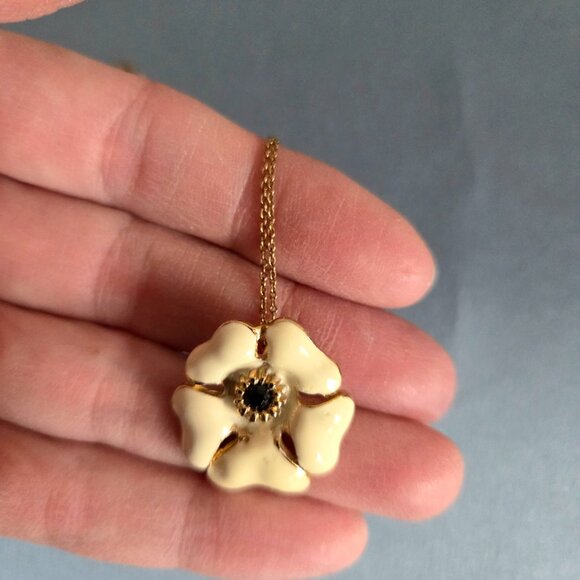 14 K gold filled chain with enameled flower pendant. - Picture 4 of 6